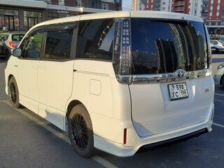 2014 Toyota Voxy III (R80), белый, 1980000 рублей, вид 5