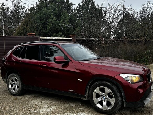 2012 BMW X1 20i I (E84) Рестайлинг, красный, 1550000 рублей - вид 4