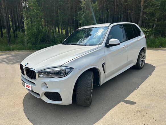 2017 BMW X5 30d III (F15), белый, 4900000 рублей - вид 1