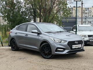 2017 Hyundai Solaris II, серый, 889000 рублей, вид 3