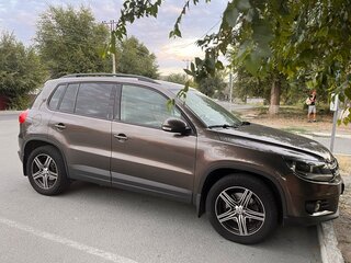 2014 Volkswagen Tiguan I Рестайлинг, коричневый, 1530000 рублей, вид 2