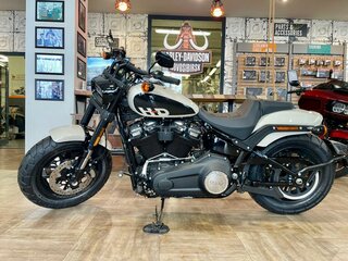 2022 Harley-Davidson Fat Bob, белый, 3450000 рублей, вид 2