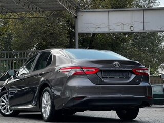 2018 Toyota Camry US Market VIII (XV70), серый, 2300000 рублей, вид 3