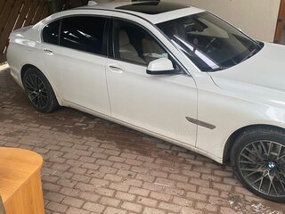 2010 BMW 7 серии Long 750Li xDrive V (F01/F02/F04), белый, 2000000 рублей, вид 4
