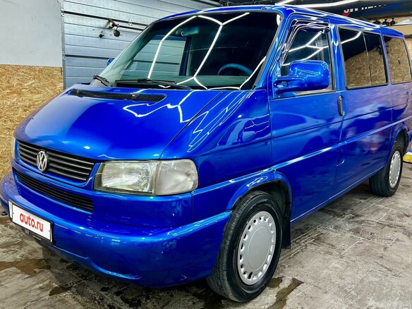 2001 Volkswagen Caravelle T4, синий, 1555550 рублей