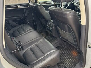 2016 Volkswagen Touareg II Рестайлинг, серебристый, 2900000 рублей, вид 3