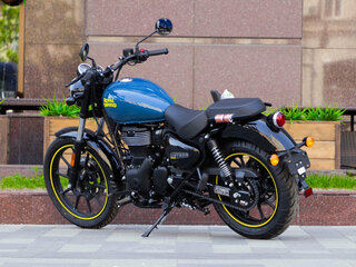 2024 Royal Enfield Meteor, красный, 469900 рублей, вид 3