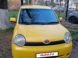 2004 Toyota Sienta I, жёлтый, 700000 рублей, вид 1