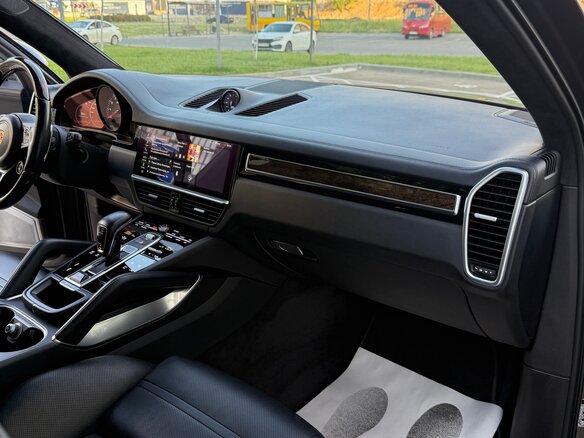 2019 Porsche Cayenne Turbo III, серый, 5700000 рублей - вид 17