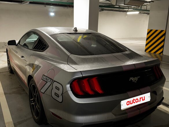 2021 Ford Mustang VI Рестайлинг, серебристый, 3000000 рублей - вид 6