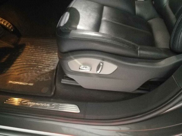 2010 Porsche Cayenne S II (958), серебристый - вид 4