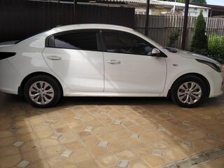 2018 Kia Rio IV, белый, 1350000 рублей, вид 2