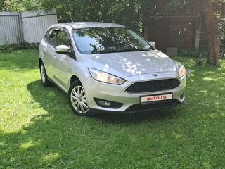 2017 Ford Focus III Рестайлинг, серебристый, 900000 рублей, вид 3