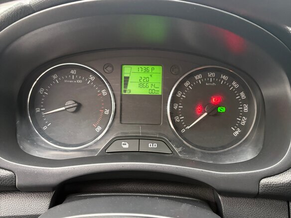 2011 Skoda Fabia II Рестайлинг, серый, 750000 рублей - вид 6