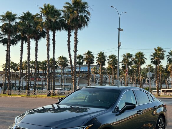 2019 Lexus ES 300h VII, серый, 4500000 рублей - вид 10