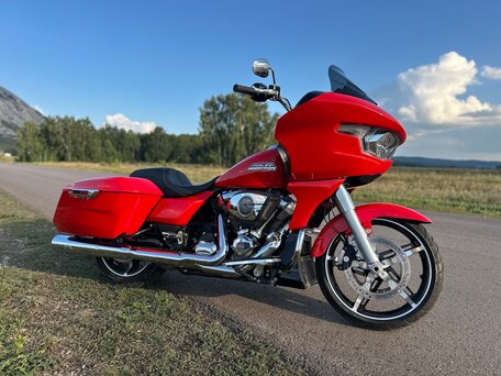2024 Harley-Davidson Road Glide, красный, 2449000 рублей, вид 2