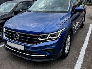 2021 Volkswagen Tiguan II Рестайлинг, синий, 3050000 рублей, вид 2