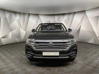 2018 Volkswagen Touareg III, чёрный, 5600000 рублей, вид 2