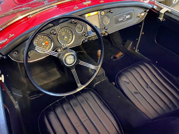 1962 MG MGA, красный - вид 5