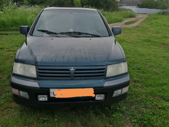 2001 Mitsubishi Space Wagon III, зелёный - вид 3
