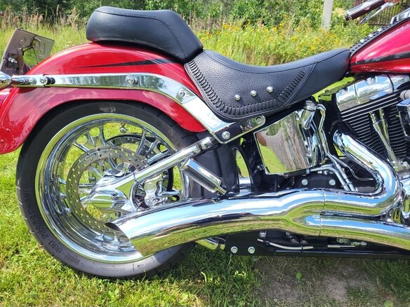 2007 Harley-Davidson Fat Boy, красный, 1500000 рублей - вид 2