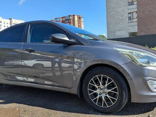 2015 Hyundai Solaris I Рестайлинг, серый, 1150000 рублей, вид 4