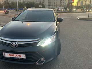 2015 Toyota Camry VII (XV50) Рестайлинг, серый, 2330000 рублей, вид 2