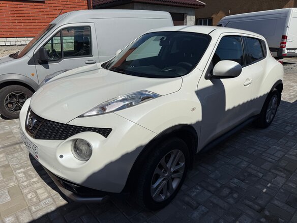2013 Nissan Juke I, белый - вид 1