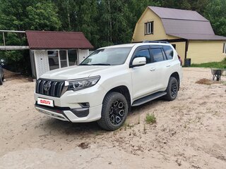 2019 Toyota Land Cruiser Prado 150 Series Рестайлинг 2, белый, 7300000 рублей, вид 1