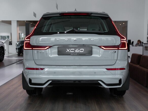 2026 Volvo XC60 II Рестайлинг 2, серый - вид 3