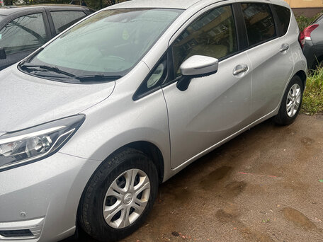 2018 Nissan Note II Рестайлинг, серебристый, 1250000 рублей, вид 4