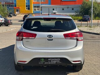 2015 Kia Rio III Рестайлинг, серебристый, 895000 рублей, вид 5