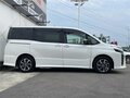 2021 Toyota Voxy III (R80) Рестайлинг, белый, 1790000 рублей - вид 6