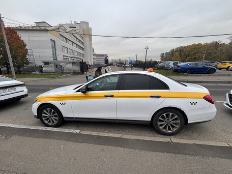 2019 Mercedes-Benz E-Класс 200 d V (W213, S213, C238), чёрный, 1530000 рублей, вид 5
