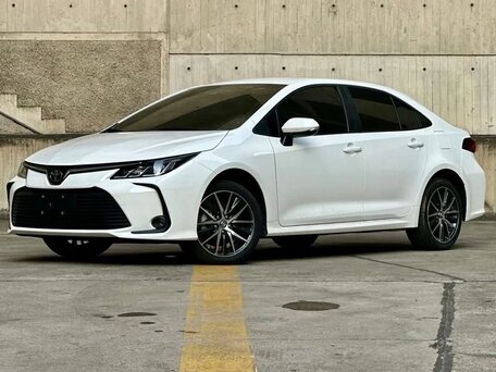 2022 Toyota Corolla XII (E210), белый, 1720000 рублей, вид 2