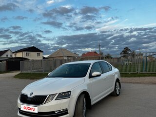 2018 Skoda Octavia III (A7) Рестайлинг, белый, 2500000 рублей, вид 1