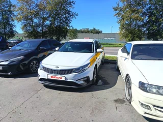 2020 Kia Optima IV Рестайлинг, пурпурный, 990000 рублей, вид 2