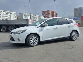 2013 Ford Focus III, белый, 699000 рублей, вид 3