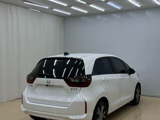 2023 Honda Fit Crosstar IV Рестайлинг, белый, 1030000 рублей, вид 4