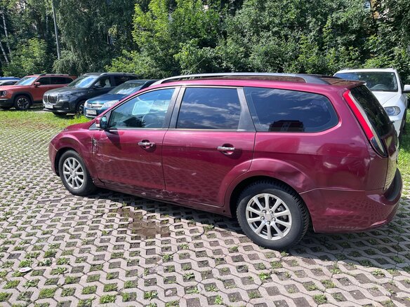 2008 Ford Focus II Рестайлинг, пурпурный - вид 4