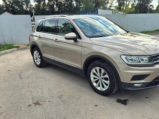 2017 Volkswagen Tiguan II, бежевый, 2100000 рублей, вид 2
