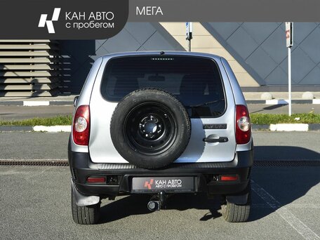 2018 Chevrolet Niva I Рестайлинг, серебристый, 587000 рублей, вид 4