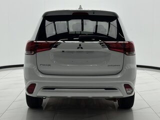 2022 Mitsubishi Outlander III Рестайлинг 3, белый, 1900000 рублей, вид 4