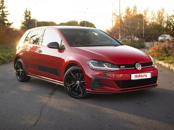 2020 Volkswagen Golf GTI VIII, пурпурный, 2395000 рублей - вид 4