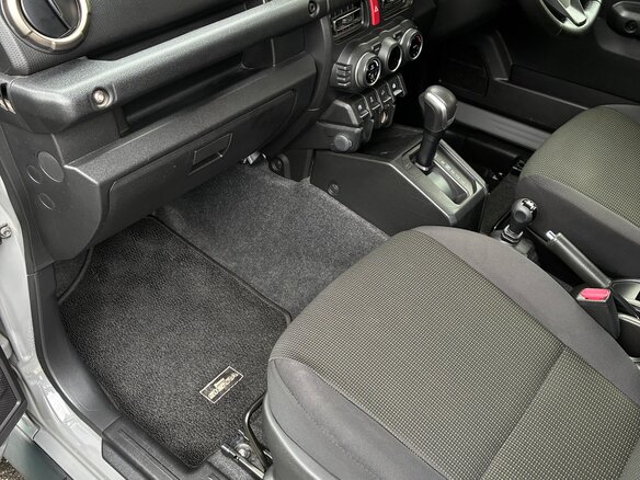 2021 Suzuki Jimny Sierra IV, серый, 2390000 рублей - вид 6