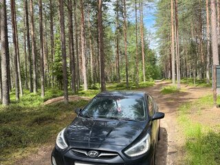 2013 Hyundai Solaris I, чёрный, 700000 рублей, вид 3