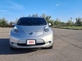 2015 Nissan Leaf (EM57) I (ZE0/AZE0), серебристый, 1200000 рублей, вид 1