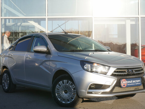 2018 Lada (ВАЗ) Vesta I, серебристый, 939000 рублей - вид 2