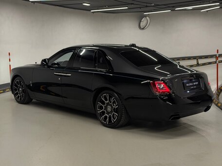 2022 Rolls-Royce Ghost Black Badge II (Series I), чёрный, 30000000 рублей, вид 4