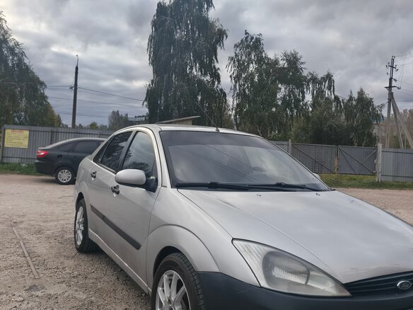 2001 Ford Focus I Рестайлинг, серебристый, 250000 рублей - вид 2